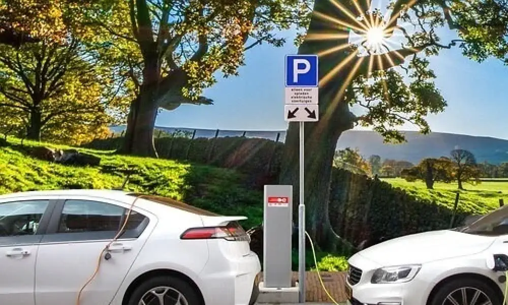 Información sobre los coches eléctricos y de combustión